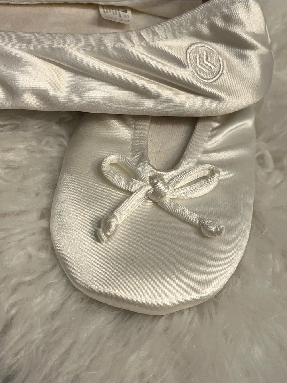 isotoner Satin Ballet Slippers in Ivory White Bride Wedding NWOT
